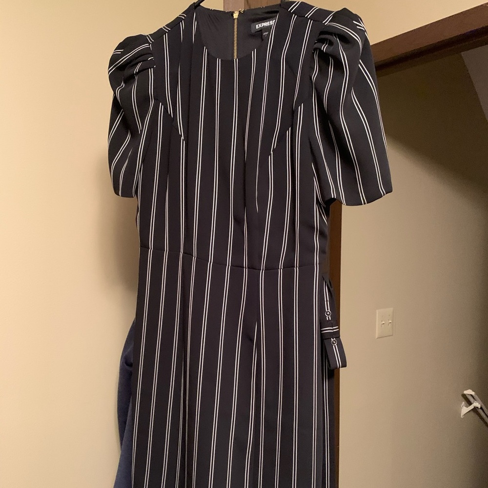 NWT Express puff sleeve dress